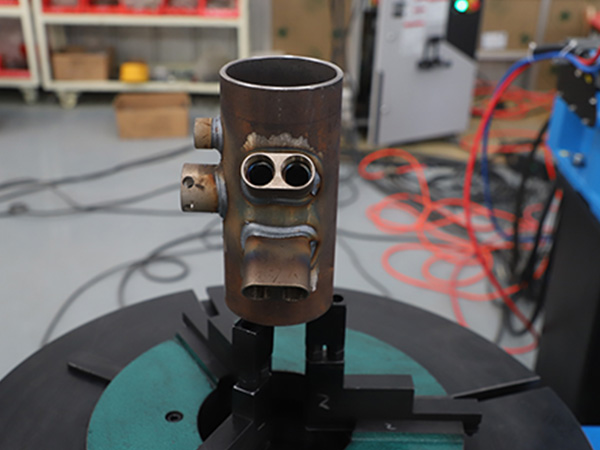 ��е�˺���װ�����ְԱ����������