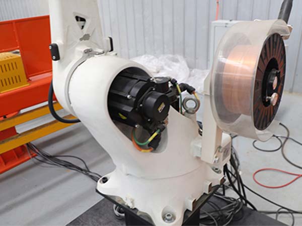 钢板自动焊接装备提高工人的劳动条件 钢板自动焊接装备提高工人的劳动条件