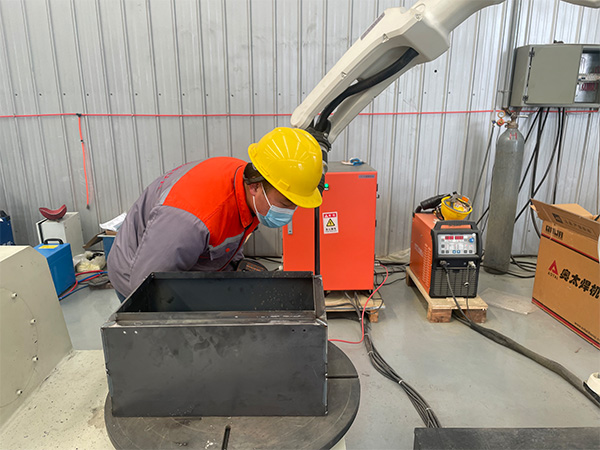 ȫ�Զ����ӻ�е�˵��⺸�Ӳ���